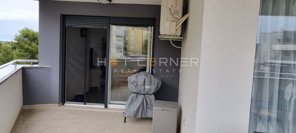 Premantura – Appartamento di lusso con terrazza sul tetto e vista panoramica sul mare, a 400 m dalla spiaggia