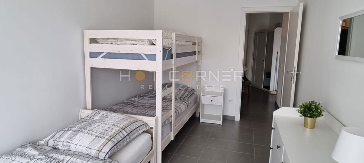 Premantura – Appartamento di lusso con terrazza sul tetto e vista panoramica sul mare, a 400 m dalla spiaggia