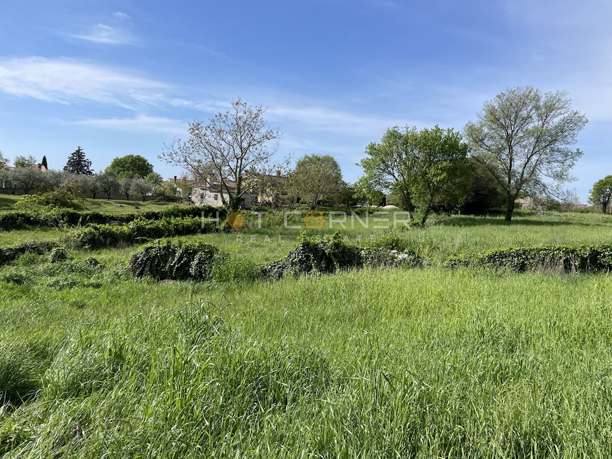 Terreno edificabile Tinjan, 605m2