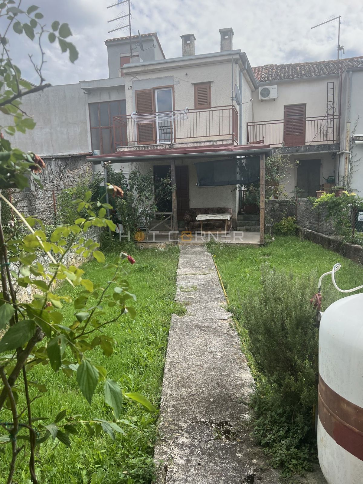 Vodnjan, bellissima casa in pietra, vista mare, giardino, riscaldamento centrale