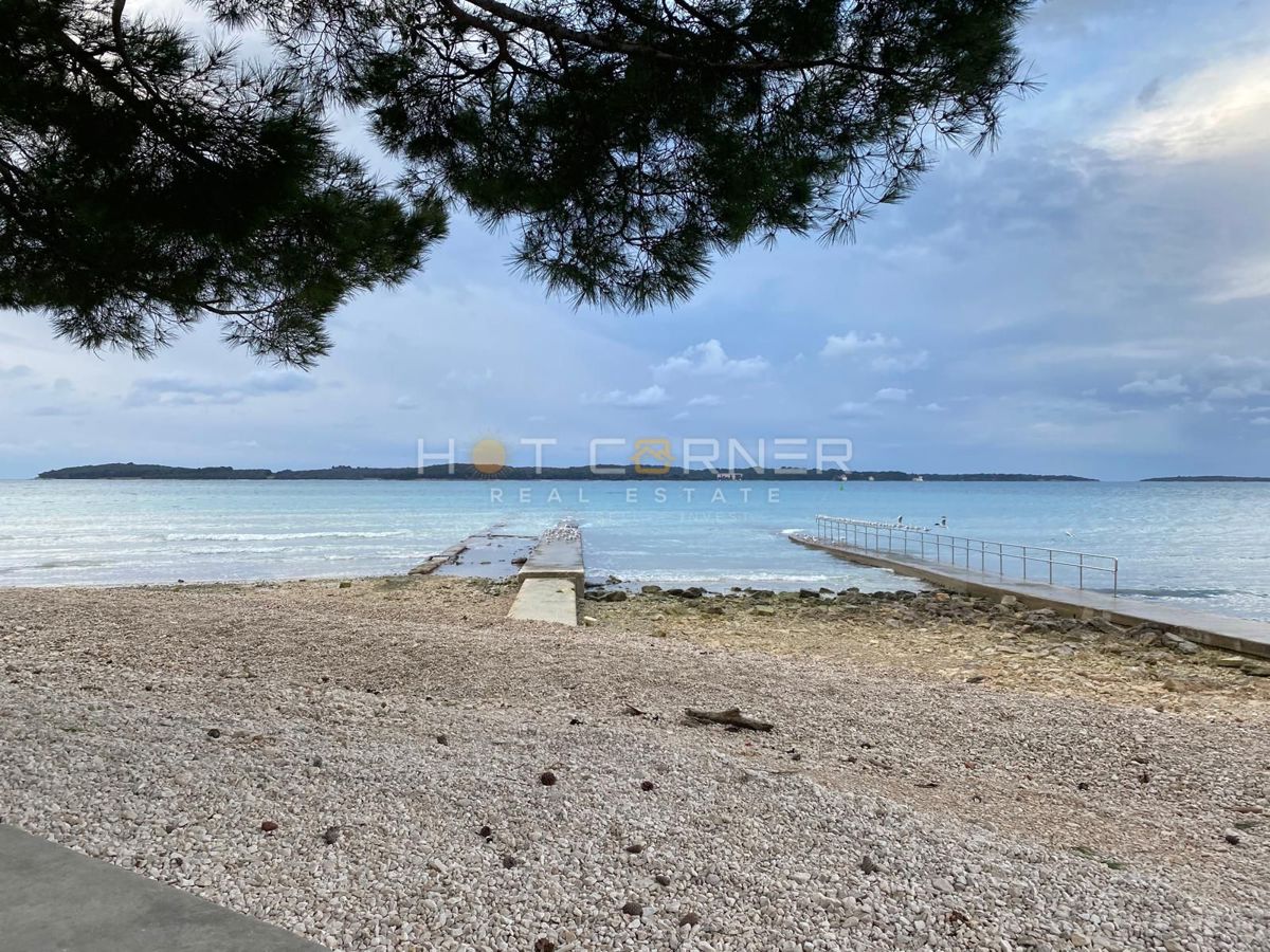 Fažana, terreno per la costruzione di una villa unifamiliare, vista mare, 500 m dalla spiaggia