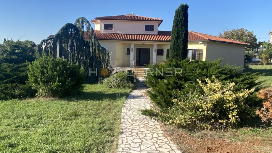 Occasione Fantastica: Villa su un Terreno di 6.600 m² in Prima Fila sul Mare