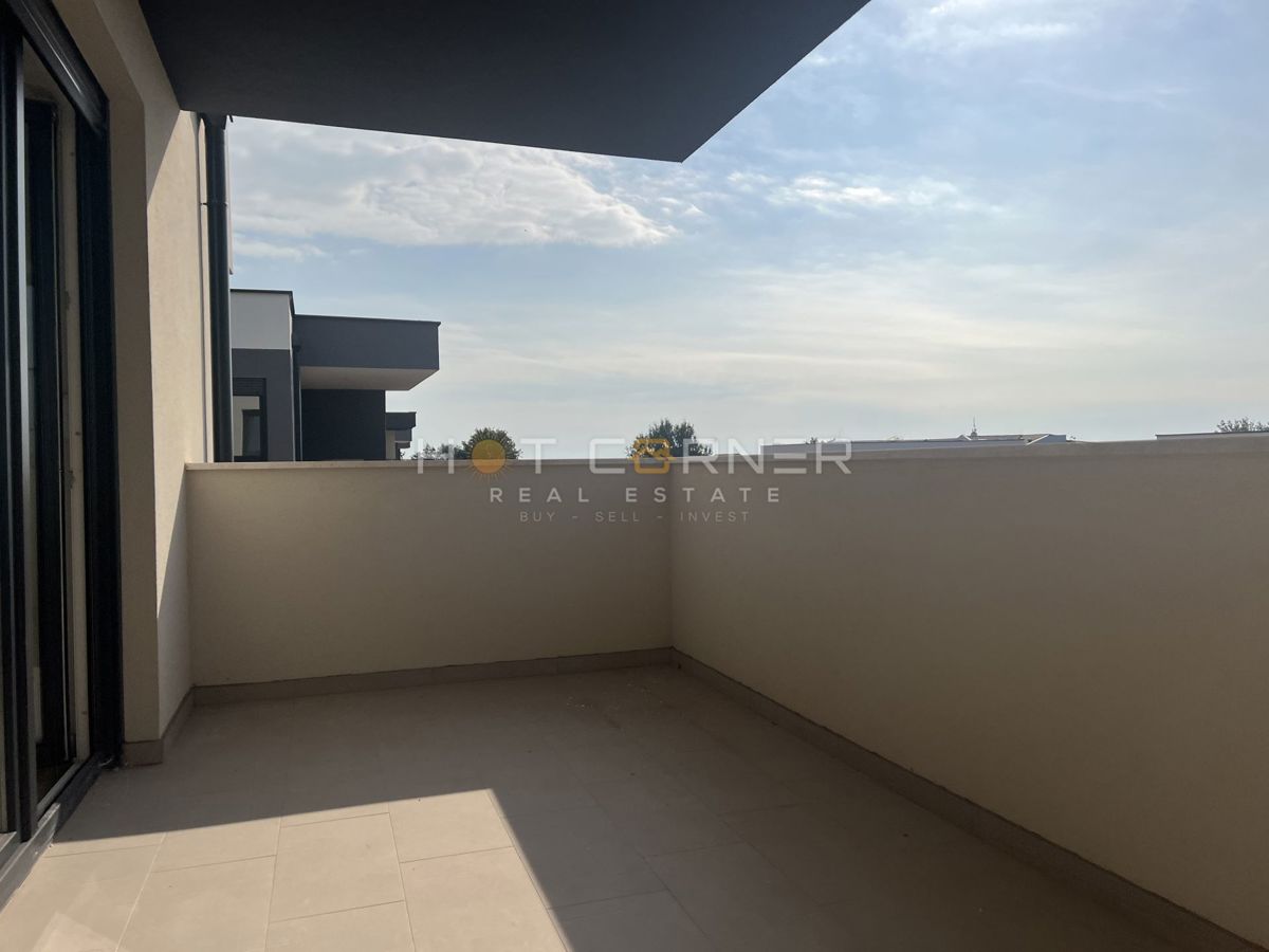 Medulin, 500 m dalla spiaggia, splendida nuova costruzione, 2 camere, vista mare, garage