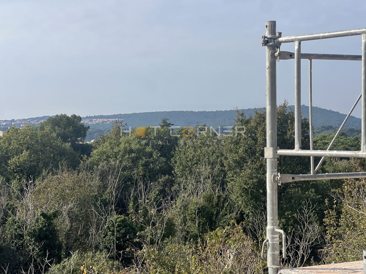 Medulin, 500 m dalla spiaggia, splendida nuova costruzione, 2 camere, vista mare, garage