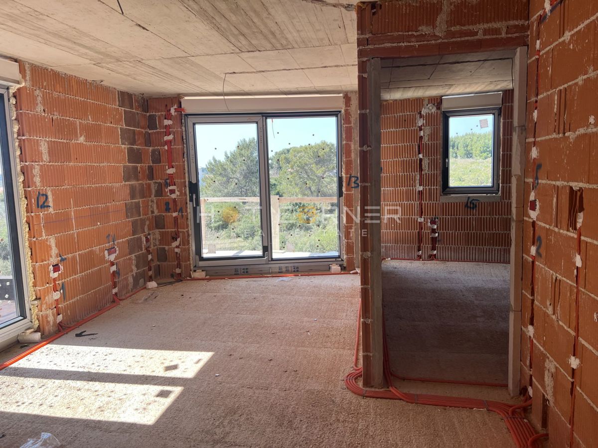 Medulin, 650 m dalla spiaggia, nuovo, appartamento al piano terra, 2 camere da letto con 175 m² di giardino