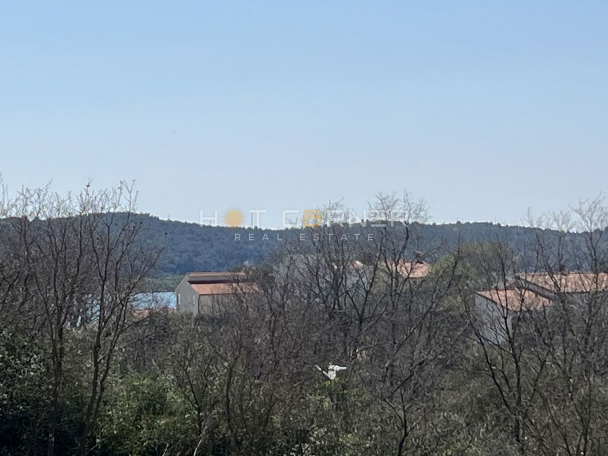 Medulin, 650 m dalla spiaggia, nuovo, appartamento al piano terra, 2 camere da letto con 175 m² di giardino