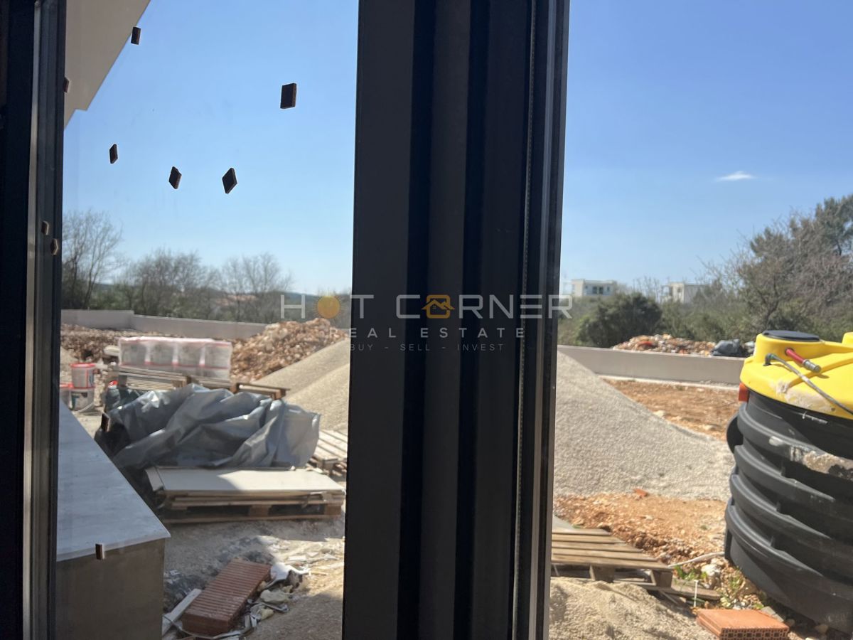 Medulin, 650 m dalla spiaggia, nuovo, appartamento al piano terra, 2 camere da letto con 175 m² di giardino