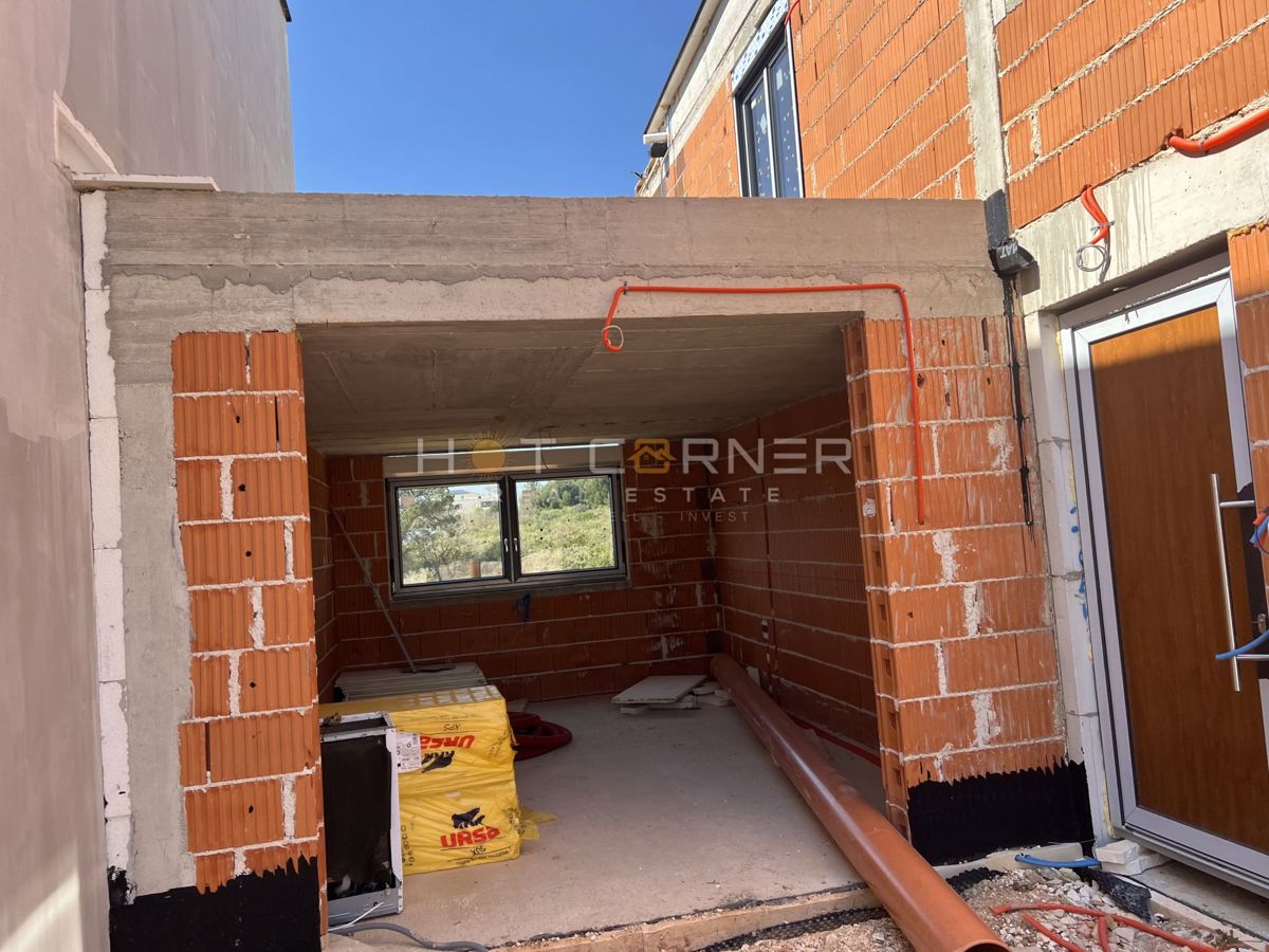 Medulin, 650 m dalla spiaggia, nuovo, appartamento al piano terra, 2 camere da letto con 175 m² di giardino