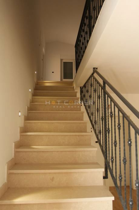 Splendida villa nuova con piscina in un villaggio idilliaco a 15 min dal mare