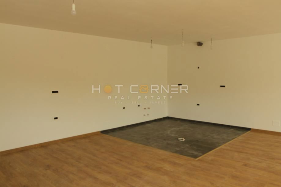 Splendida villa nuova con piscina in un villaggio idilliaco a 15 min dal mare