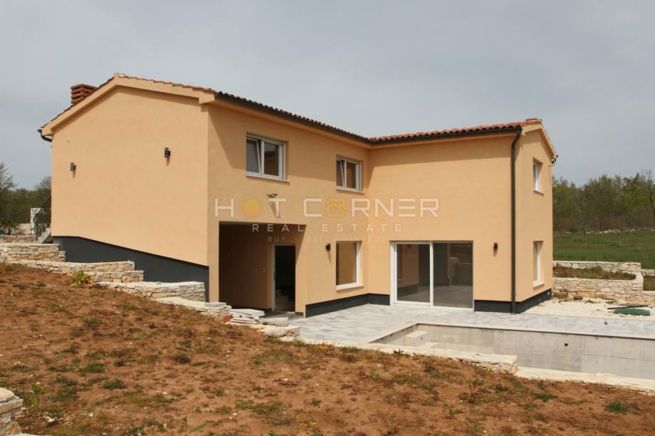 Splendida villa nuova con piscina in un villaggio idilliaco a 15 min dal mare