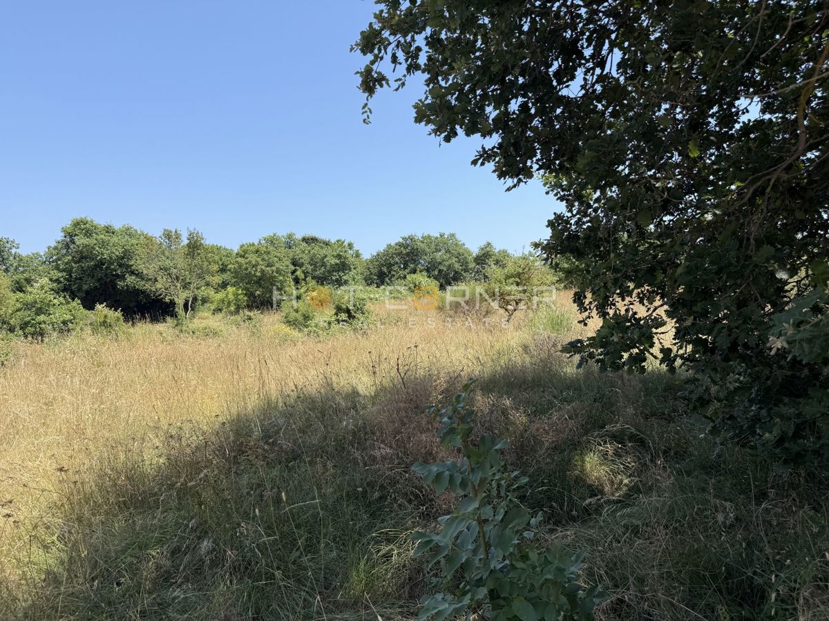 Medulin, Šaraje, terreno edificabile a 1 km dal mare