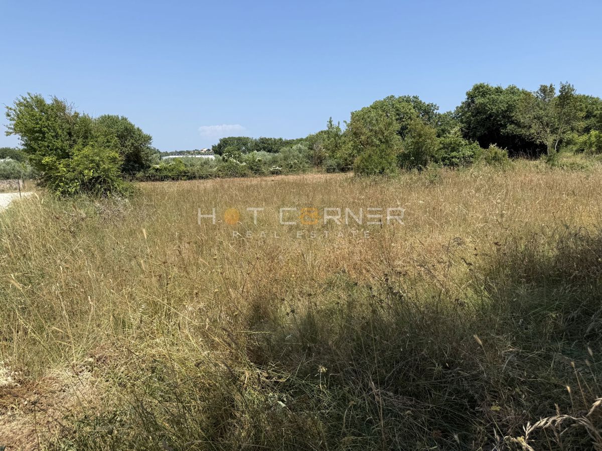 Medulin, Šaraje, terreno edificabile a 1 km dal mare