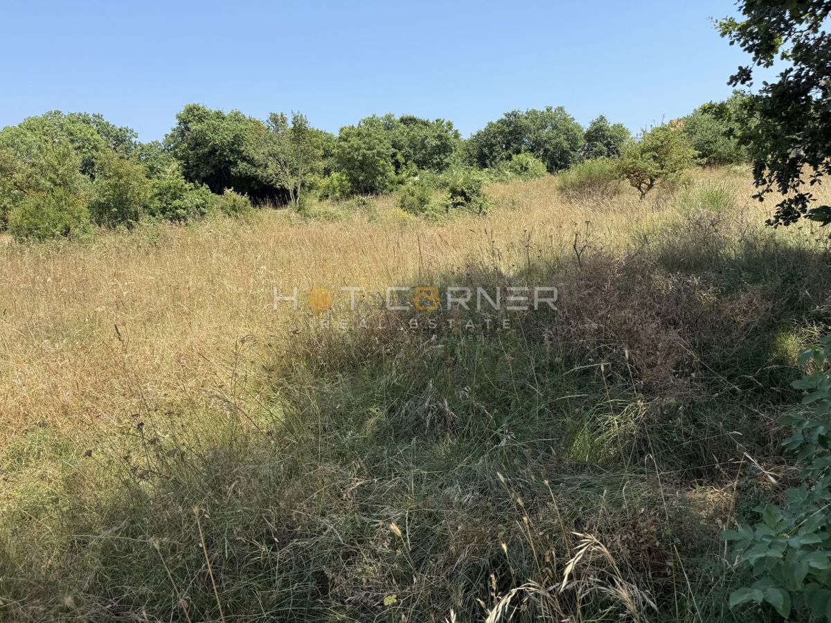 Medulin, Šaraje, terreno edificabile a 1 km dal mare