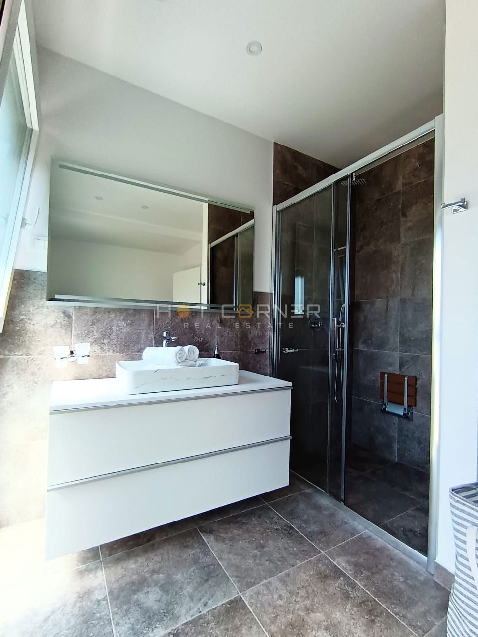 Rovigno dintorni, splendida metà moderna di bifamiliare, vista mare, piscina!