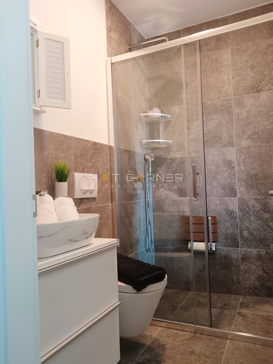 Rovigno dintorni, splendida metà moderna di bifamiliare, vista mare, piscina!