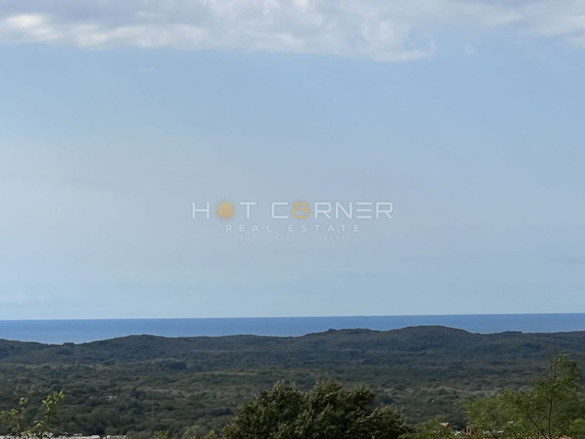 Rovigno dintorni, splendida metà moderna di bifamiliare, vista mare, piscina!