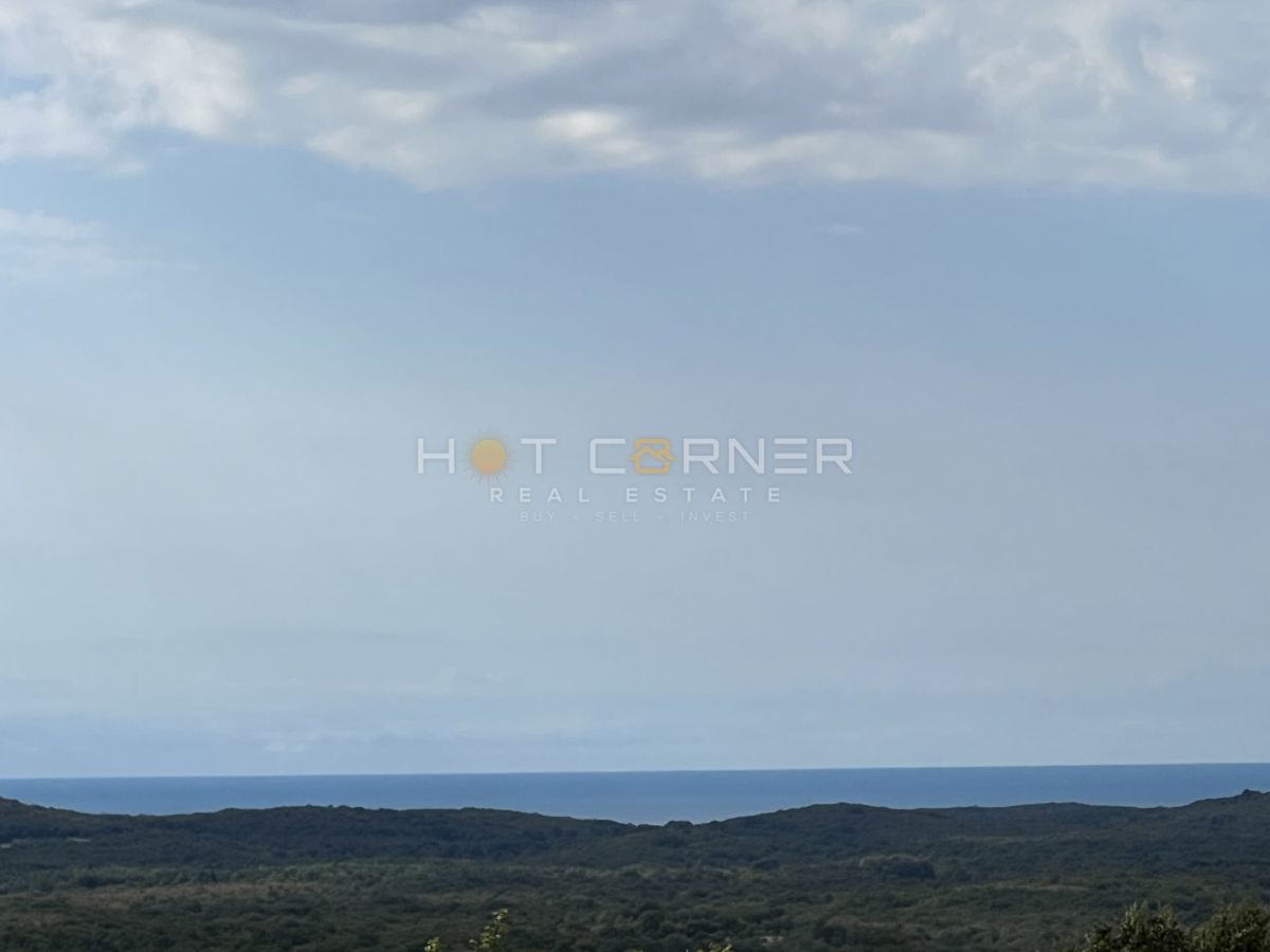 Rovigno dintorni, splendida metà moderna di bifamiliare, vista mare, piscina!