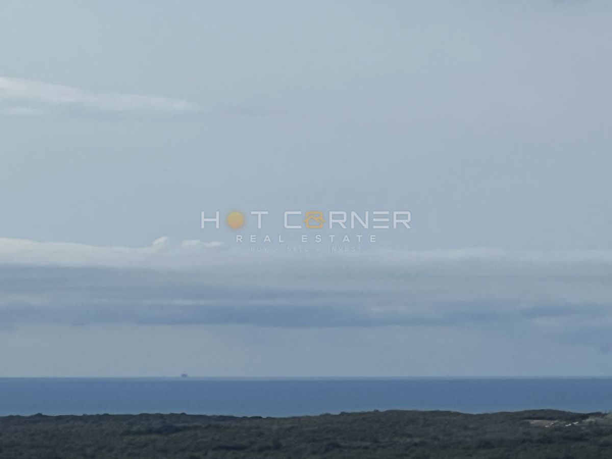 Rovigno dintorni, splendida metà moderna di bifamiliare, vista mare, piscina!