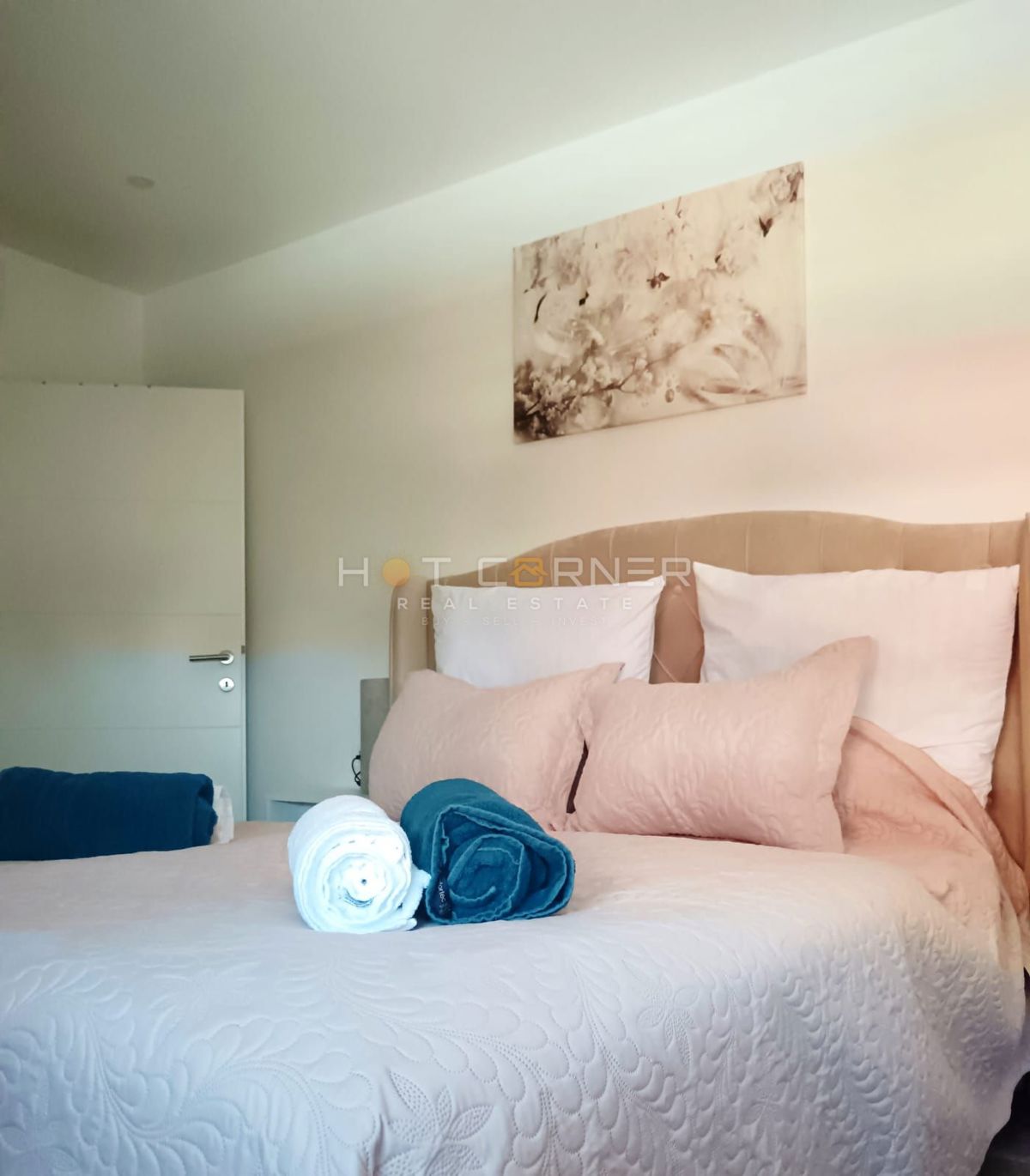 Rovigno dintorni, splendida metà moderna di bifamiliare, vista mare, piscina!