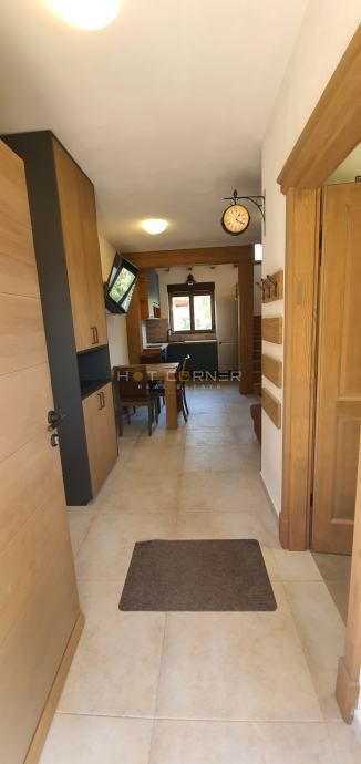 Villa con 2 appartamenti, piscina e vista mare, a 2 km dalla spiaggia!