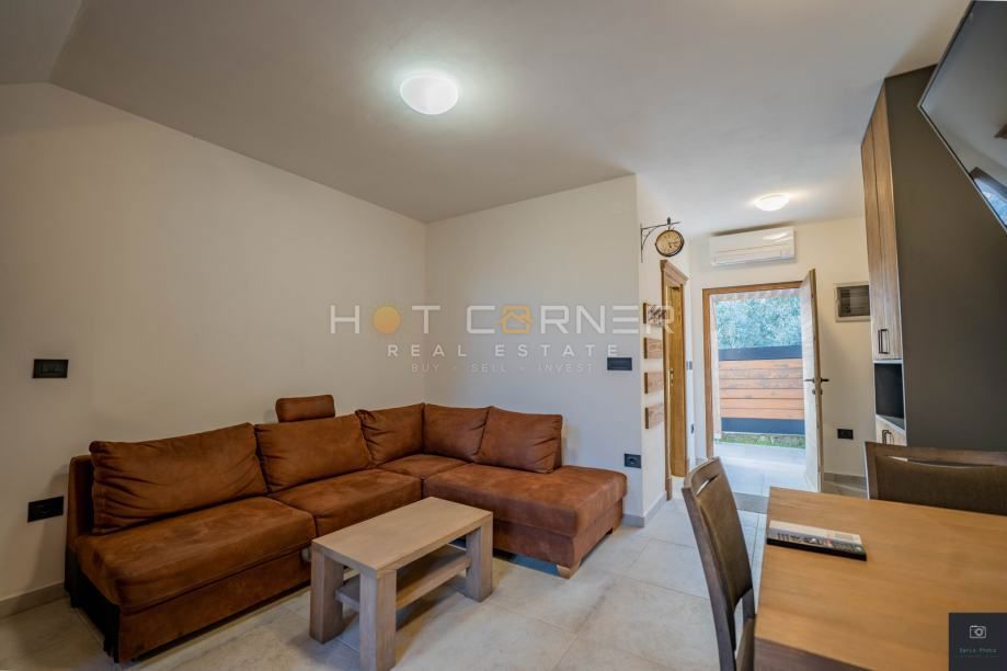 Villa con 2 appartamenti, piscina e vista mare, a 2 km dalla spiaggia!