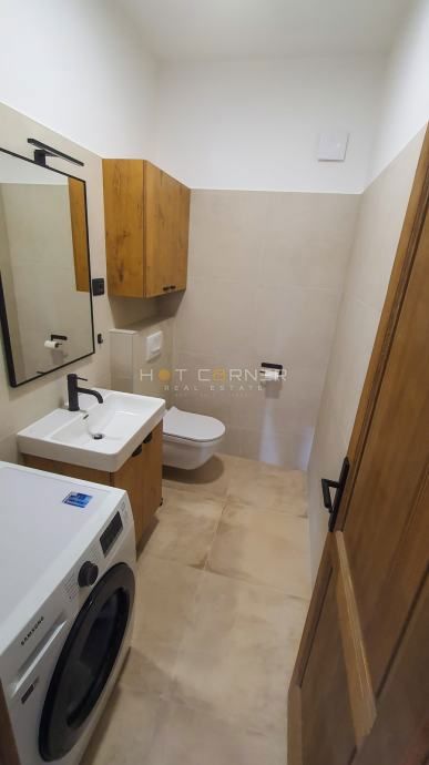 Villa con 2 appartamenti, piscina e vista mare, a 2 km dalla spiaggia!