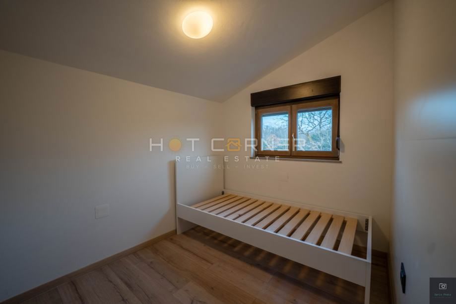 Villa con 2 appartamenti, piscina e vista mare, a 2 km dalla spiaggia!