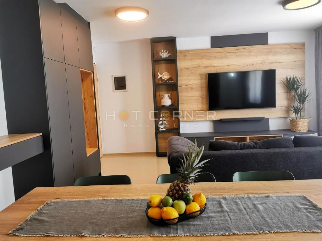 Banjole, direttamente sopra la spiaggia, penthouse di lusso, vista mare, piscina, ascensore