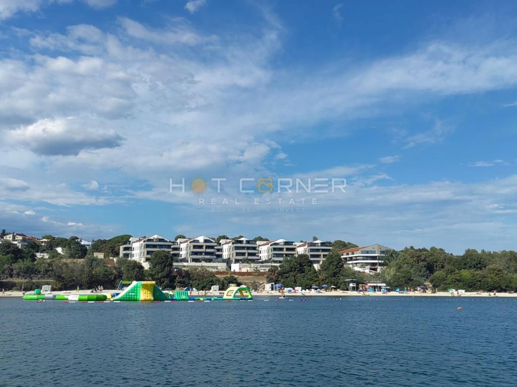 Banjole, direttamente sopra la spiaggia, penthouse di lusso, vista mare, piscina, ascensore