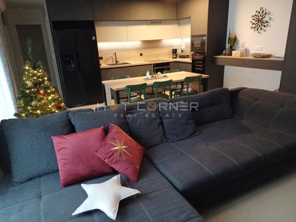 Banjole, direttamente sopra la spiaggia, penthouse di lusso, vista mare, piscina, ascensore