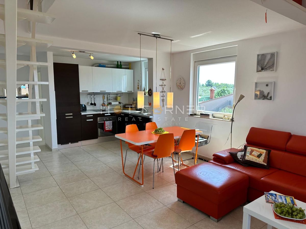 Peroj, opportunità, bell'appartamento, 3 camere da letto, vista mare.