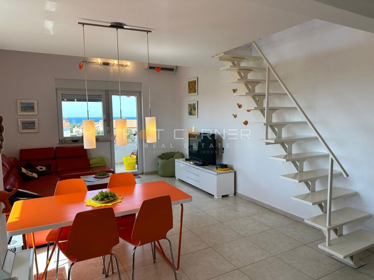 Peroj, opportunità, bell'appartamento, 3 camere da letto, vista mare.