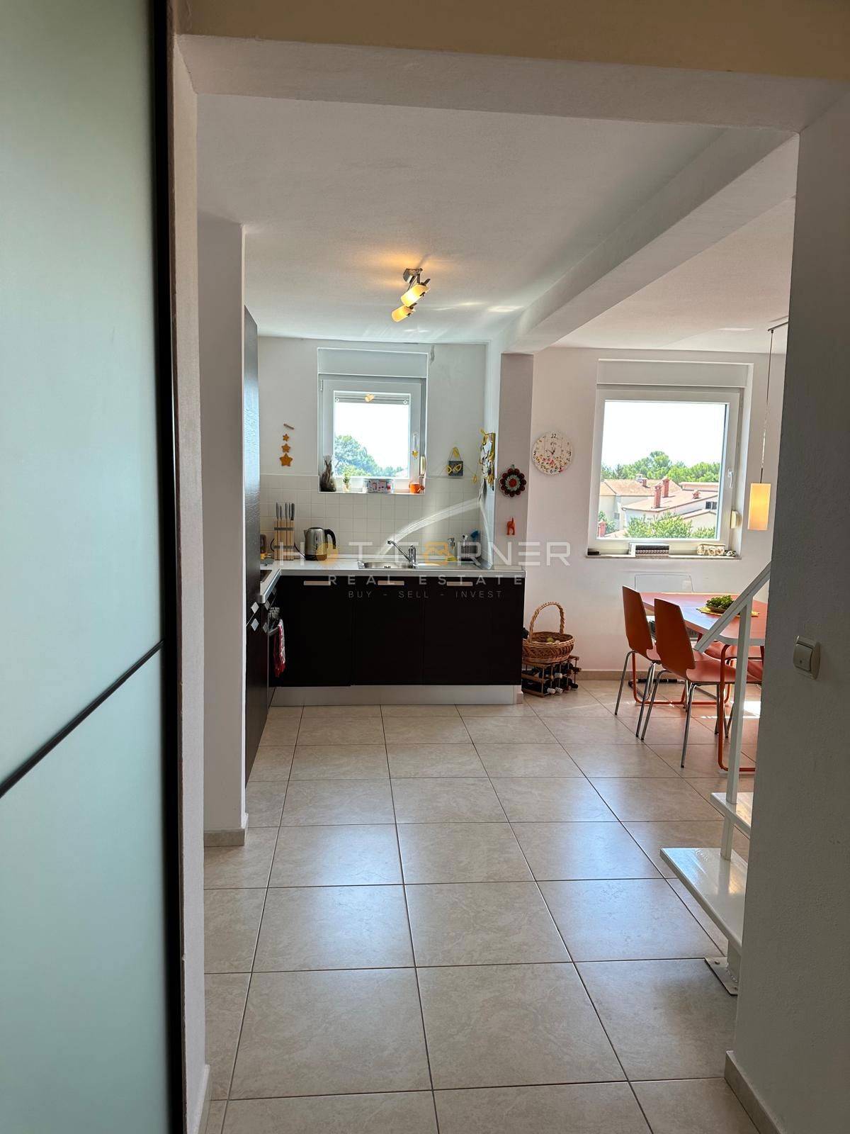 Peroj, opportunità, bell'appartamento, 3 camere da letto, vista mare.