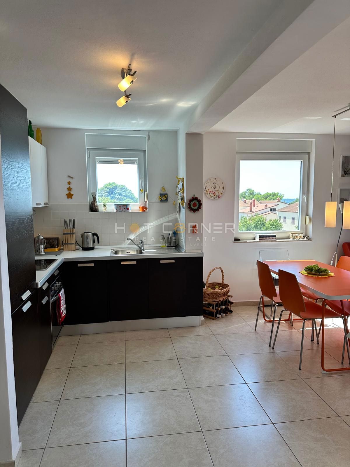 Peroj, opportunità, bell'appartamento, 3 camere da letto, vista mare.