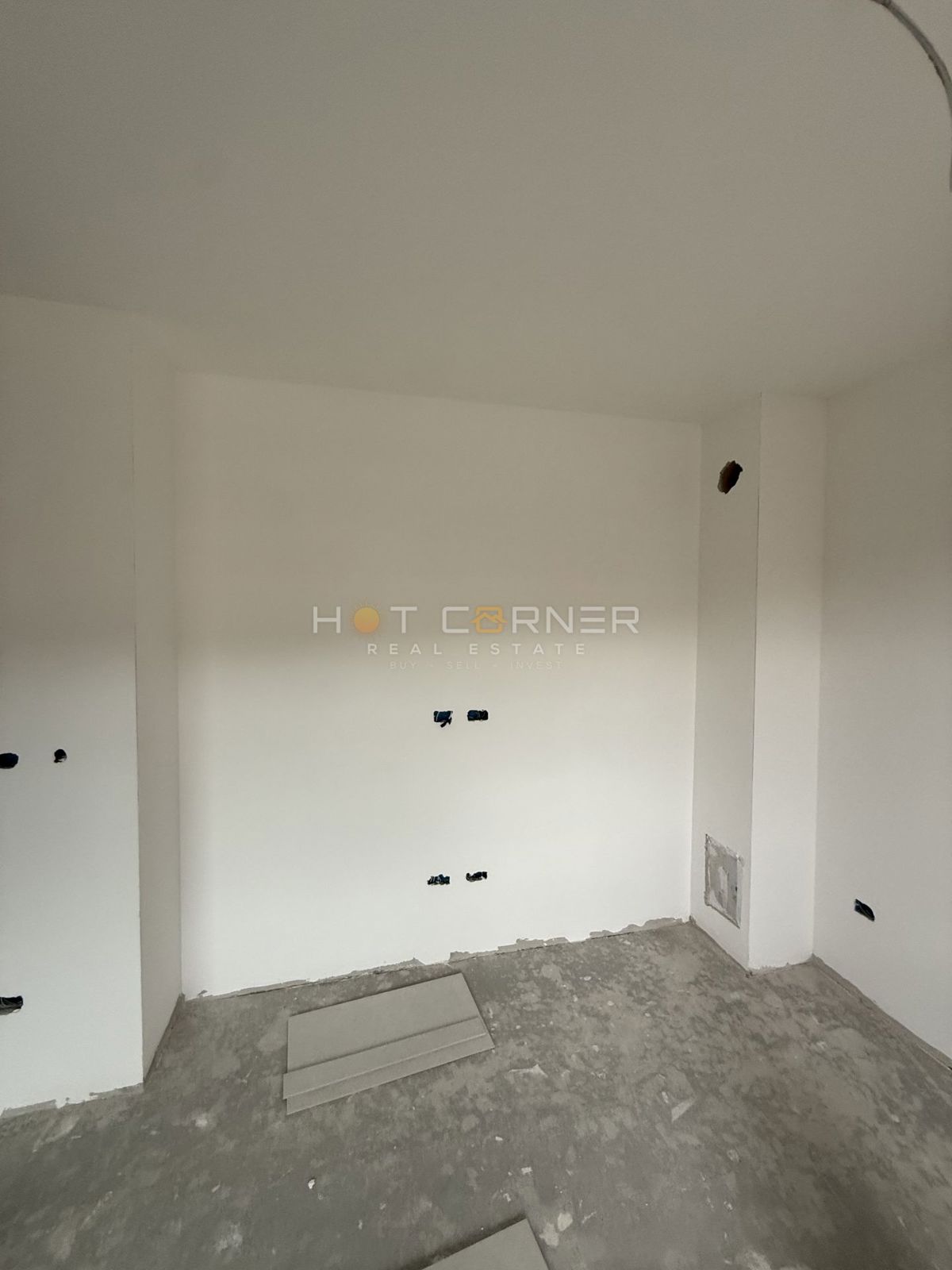 Opportunità, moderno appartamento con 2 camere da letto, 1° piano, vicino a Pula City Mall, disponibile dal 06/2026.