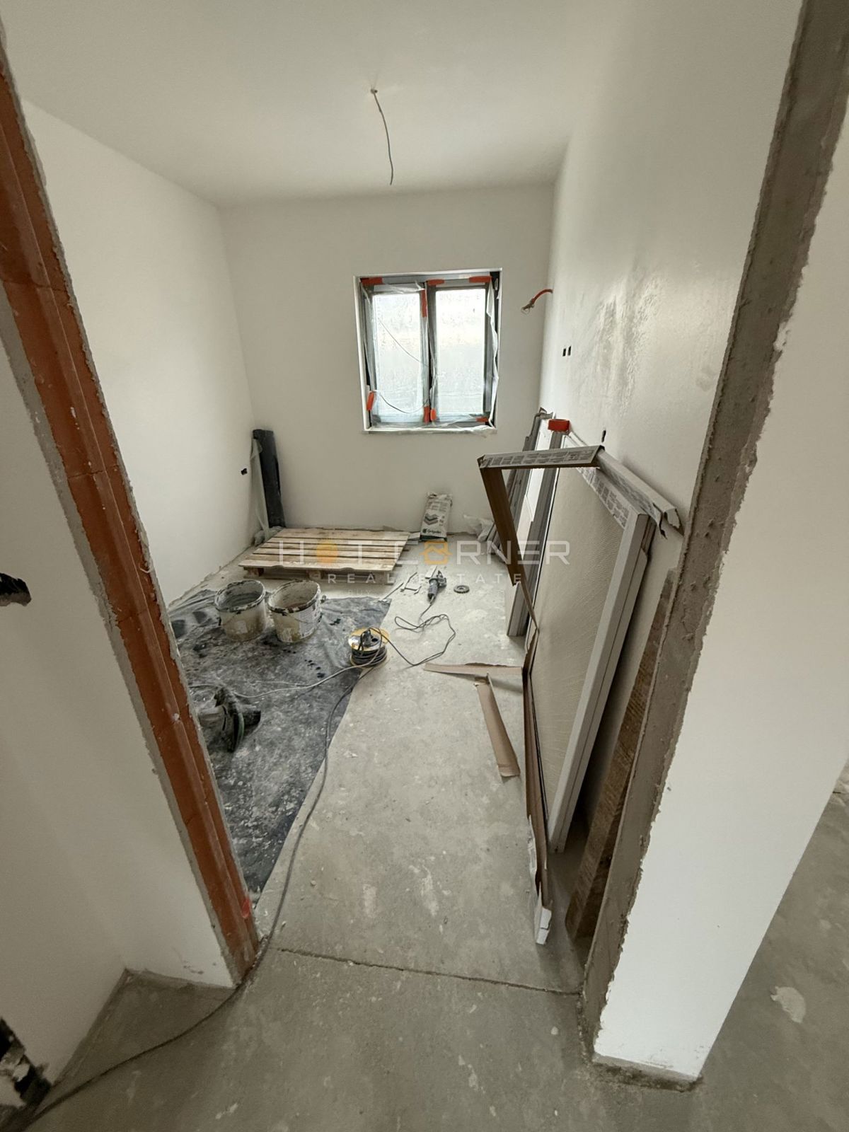 Opportunità, moderno appartamento con 2 camere da letto, 1° piano, vicino a Pula City Mall, disponibile dal 06/2026.