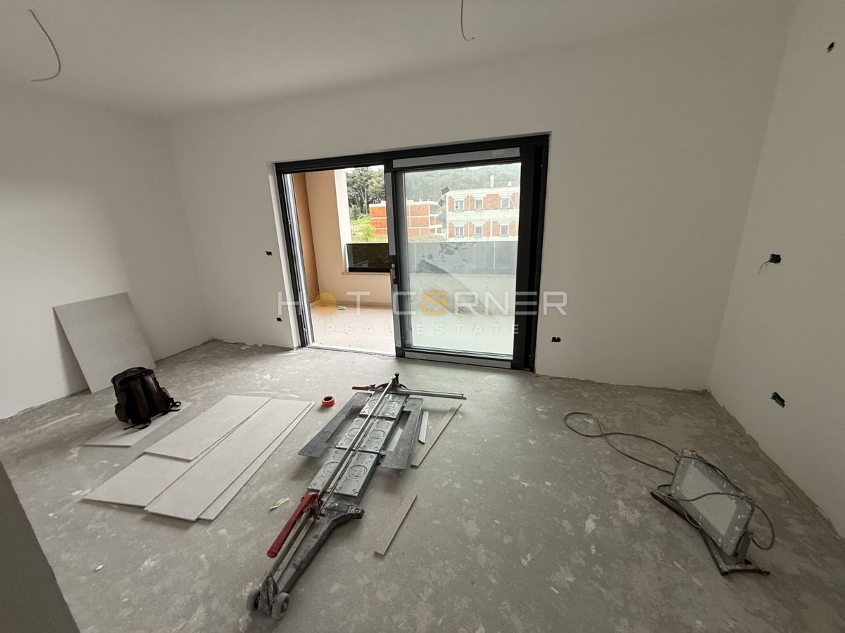 Opportunità, moderno appartamento con 2 camere da letto, 1° piano, vicino a Pula City Mall, disponibile dal 06/2026.