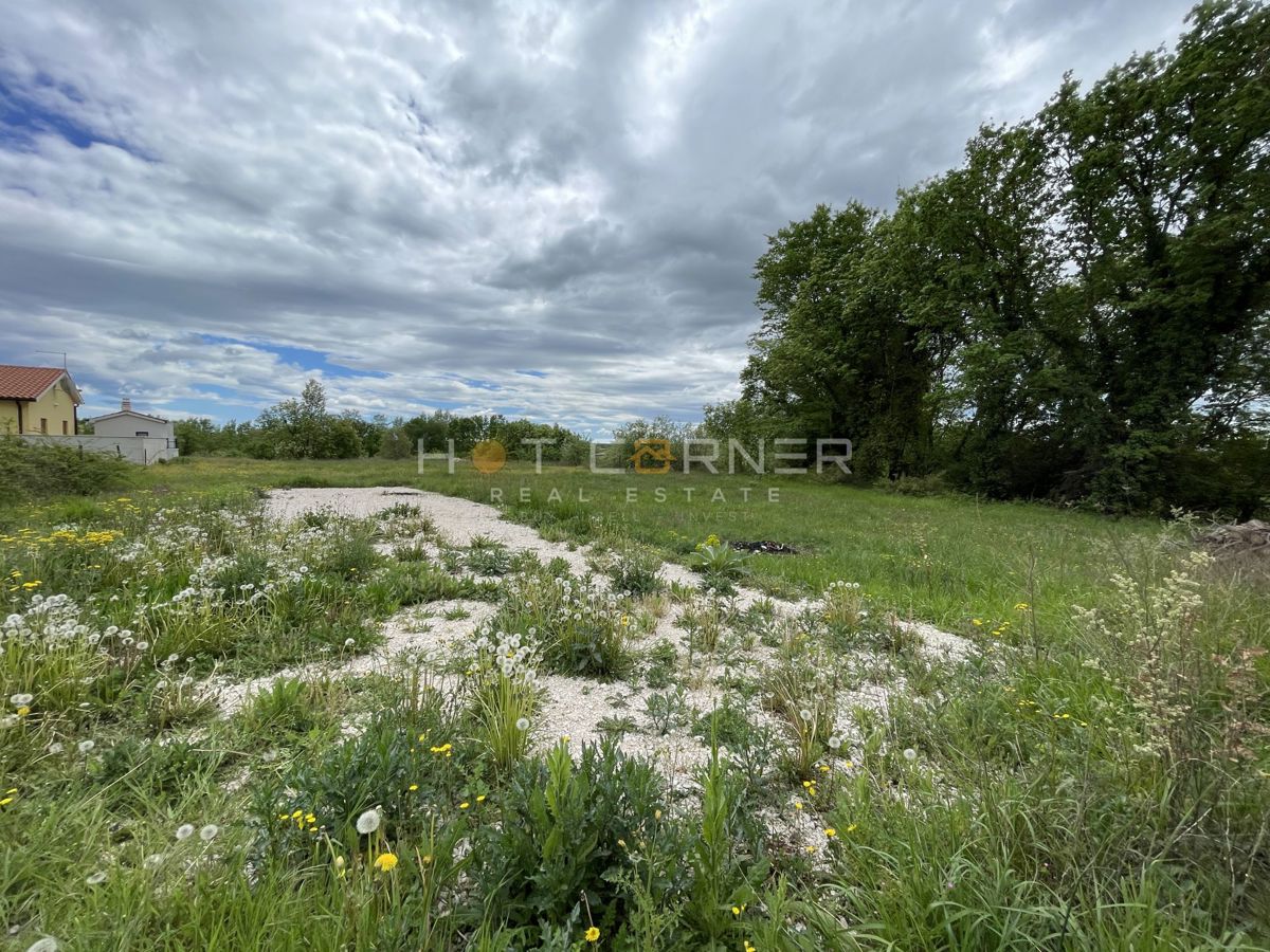 Terreno edificabile Tinjan, 605m2