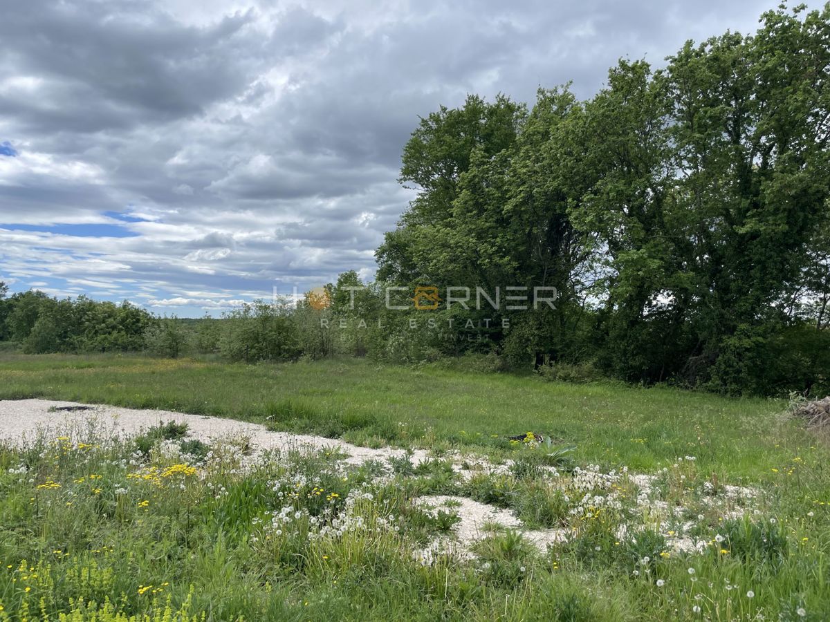 Terreno edificabile Tinjan, 605m2