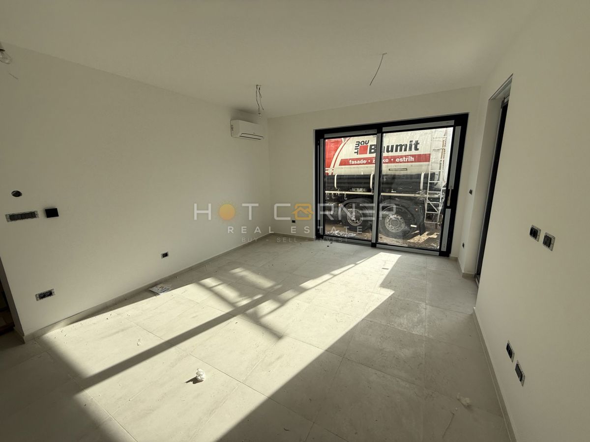 Posizione top, Pješčana Uvala, appartamento lussuoso al piano terra con giardino, a 400 metri dalla spiaggia!