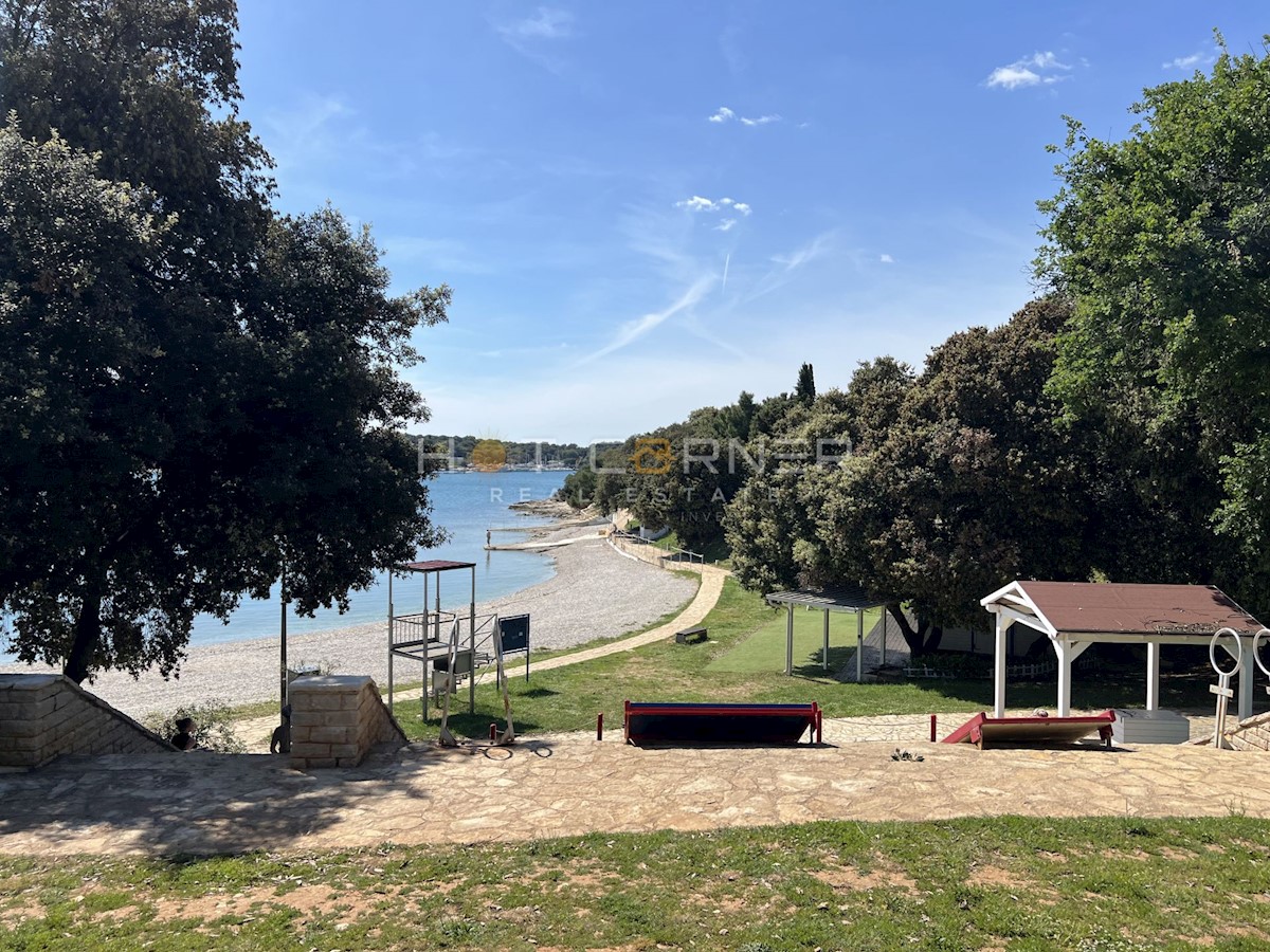 Posizione top, Pješčana Uvala, appartamento lussuoso al piano terra con giardino, a 400 metri dalla spiaggia!