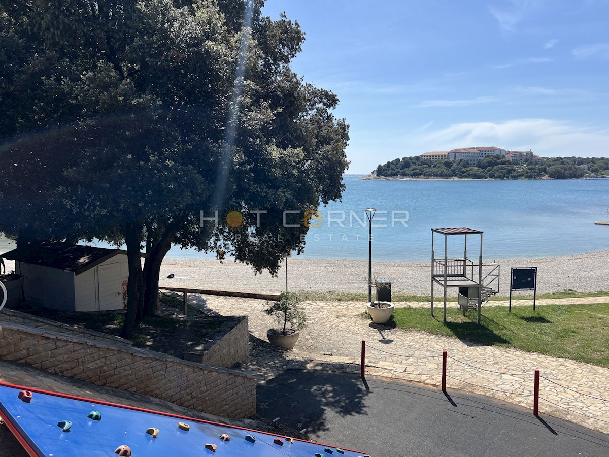 Posizione top, Pješčana Uvala, appartamento lussuoso al piano terra con giardino, a 400 metri dalla spiaggia!