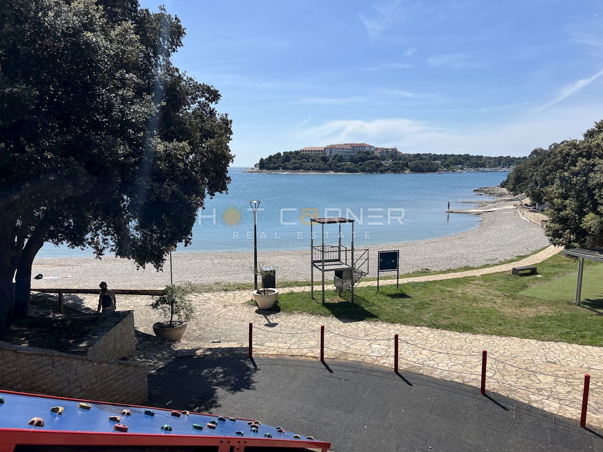 Posizione top, Pješčana Uvala, appartamento lussuoso al piano terra con giardino, a 400 metri dalla spiaggia!