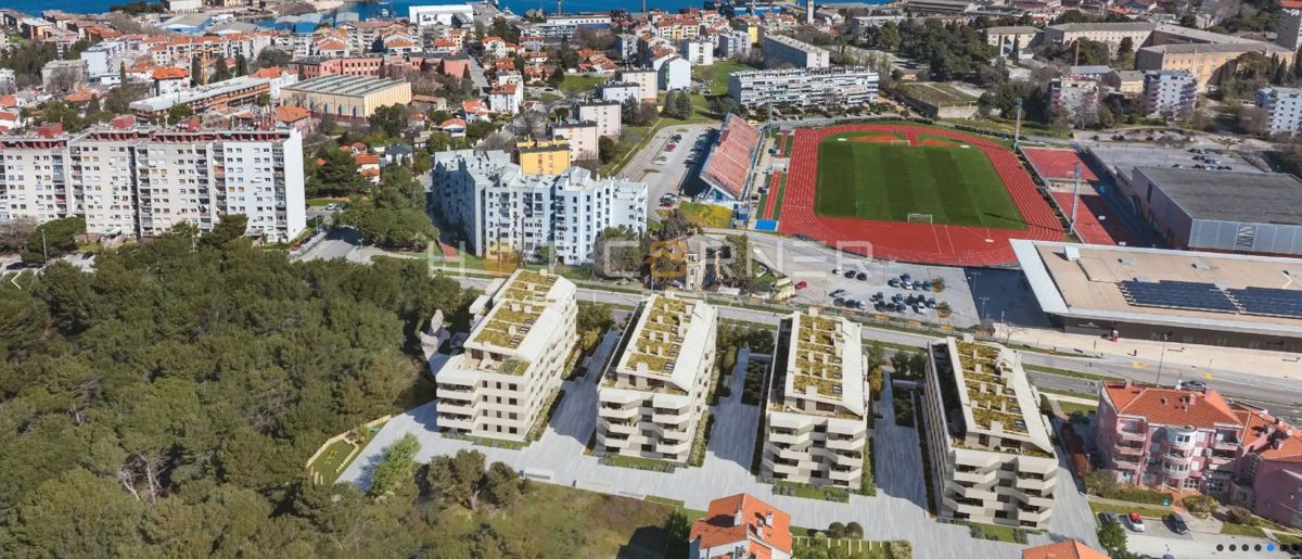 Pola, Sisplac, appartamento di lusso in una posizione esclusiva a 300 m dalla spiaggia, 2 camere, orientamento sud-est, garage