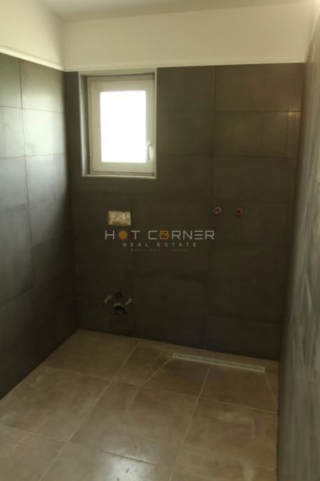 Splendida villa nuova con piscina e proprietà di 9.850 m² in un villaggio idilliaco a 15 min dal mare