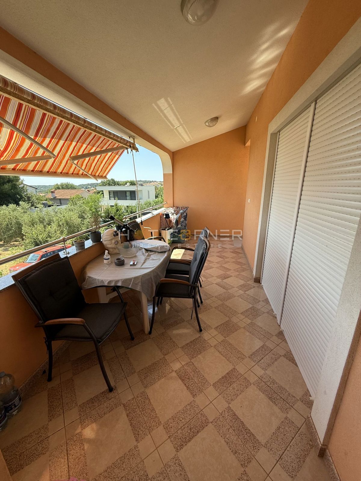 Ližnjan, occasione: appartamento con 2 camere da letto, 1° piano, vista mare + giardino di 100 m²