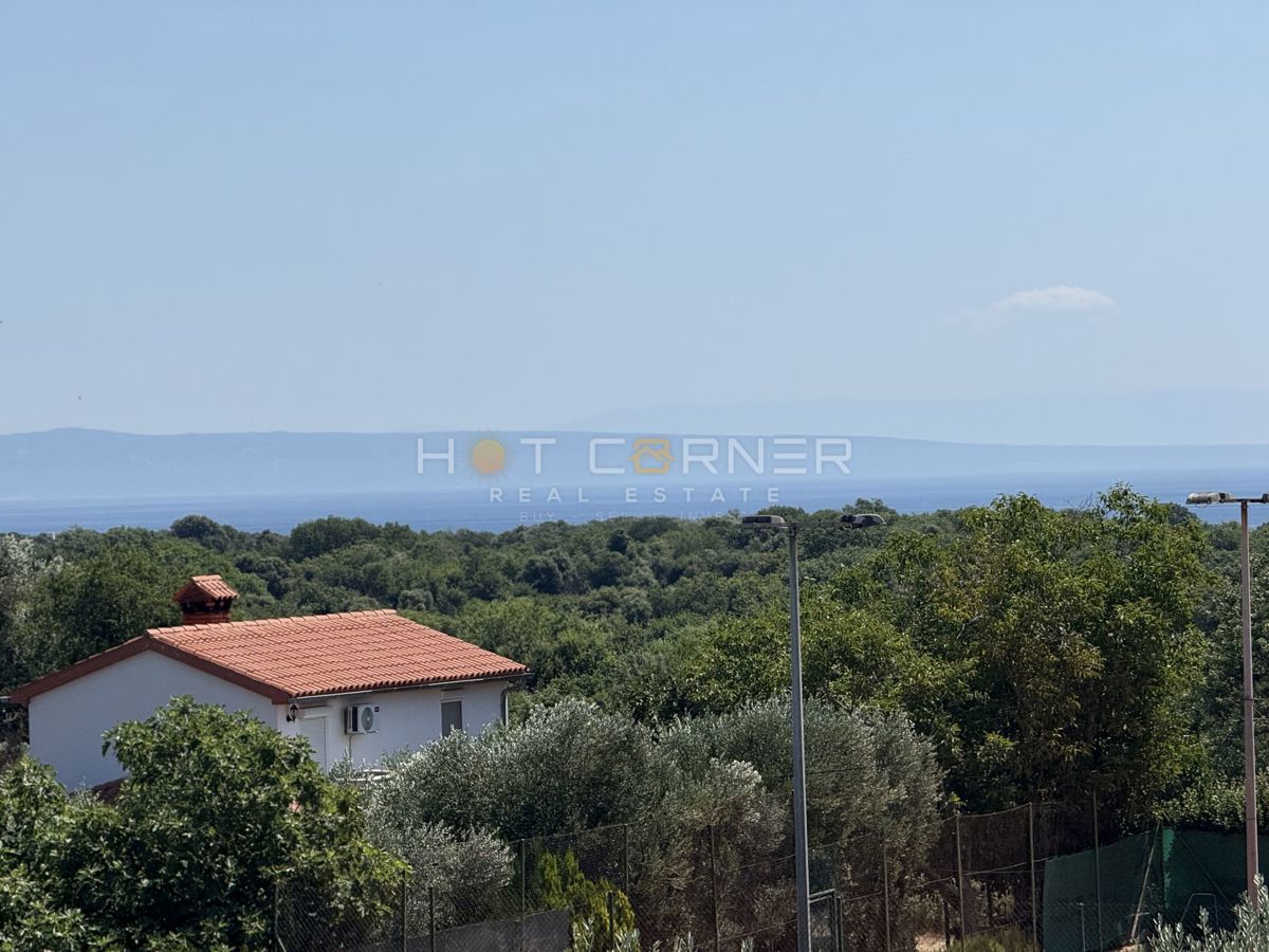 Ližnjan, occasione: appartamento con 2 camere da letto, 1° piano, vista mare + giardino di 100 m²