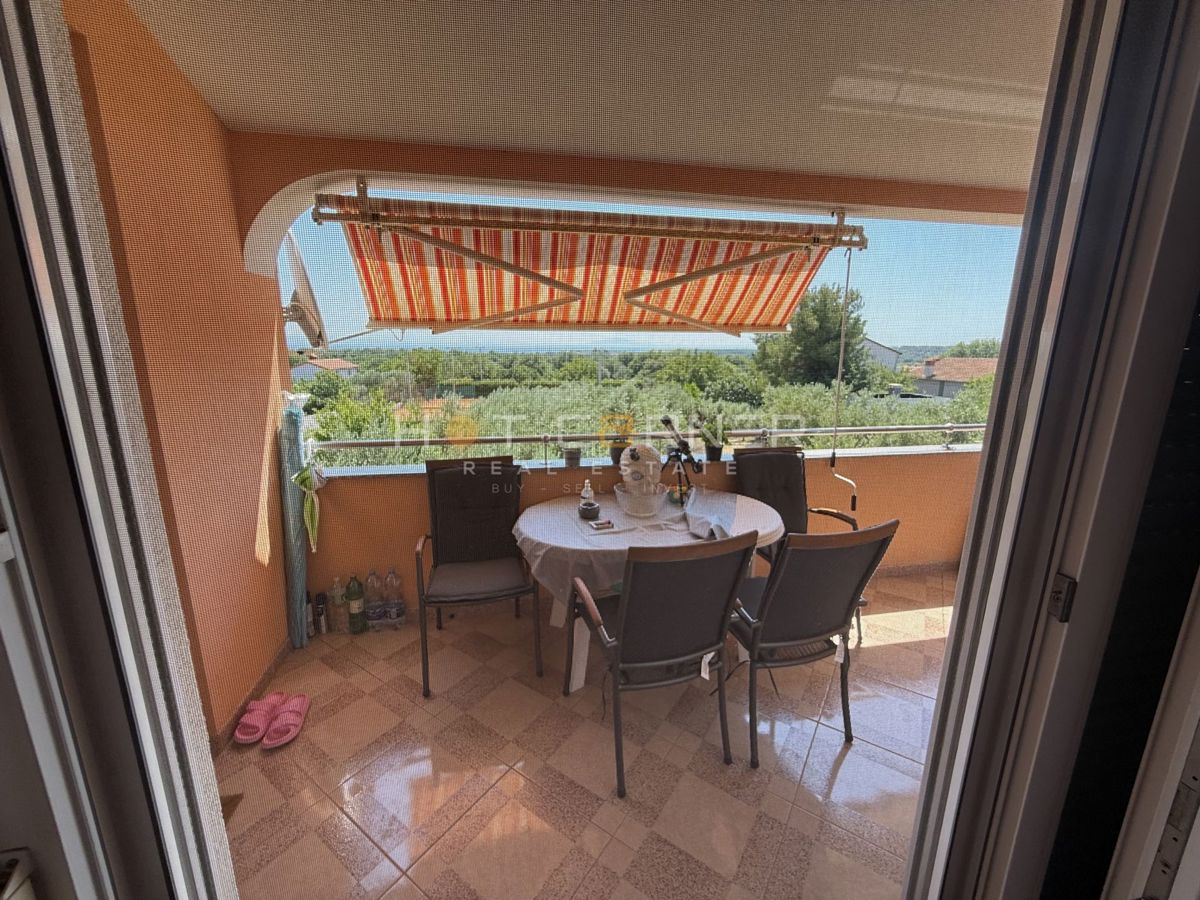 Ližnjan, occasione: appartamento con 2 camere da letto, 1° piano, vista mare + giardino di 100 m²