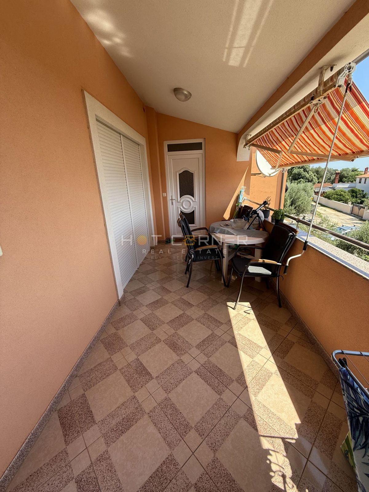 Ližnjan, occasione: appartamento con 2 camere da letto, 1° piano, vista mare + giardino di 100 m²